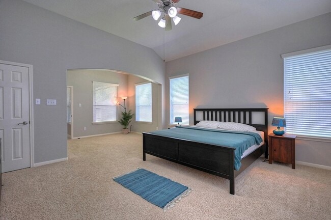 Building Photo - 7810 Oak Moss Dr