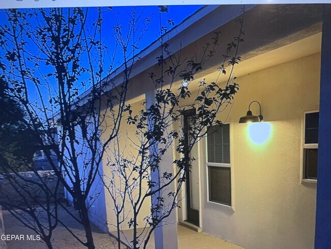 Building Photo - 12893 Hueco Pit Dr