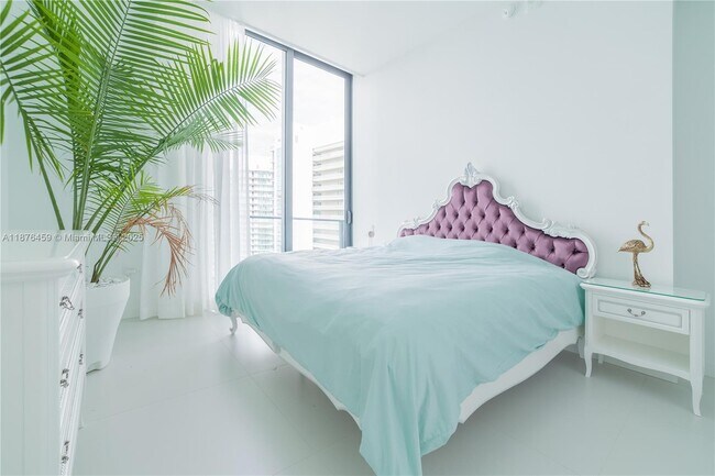 Building Photo - 501 NE 31st St