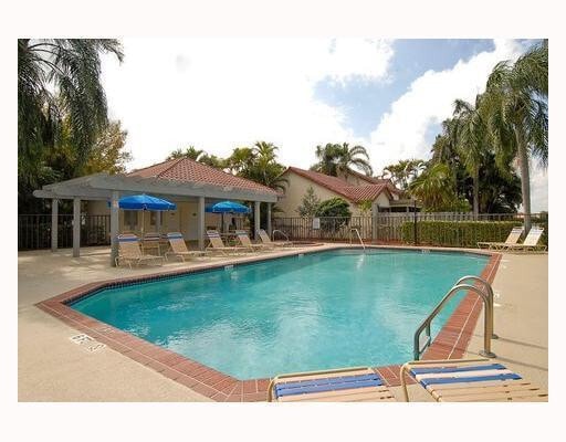 Building Photo - Spacious 3Bed/2.5Bath/Garage Home in Via V...