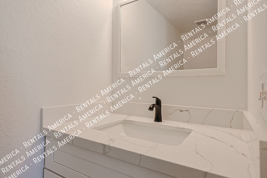 Building Photo - 4018 W Camino Vivaz