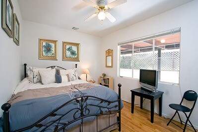 Center Bed room - 6350 Deep Dell Pl