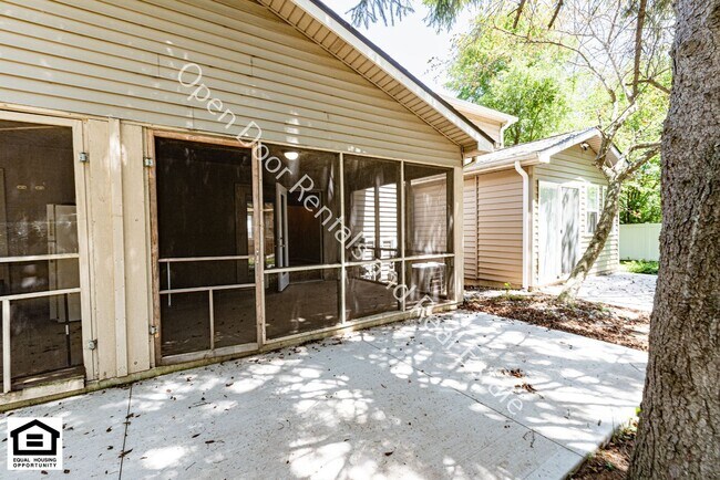 Building Photo - 15030 Tally Ho Dr