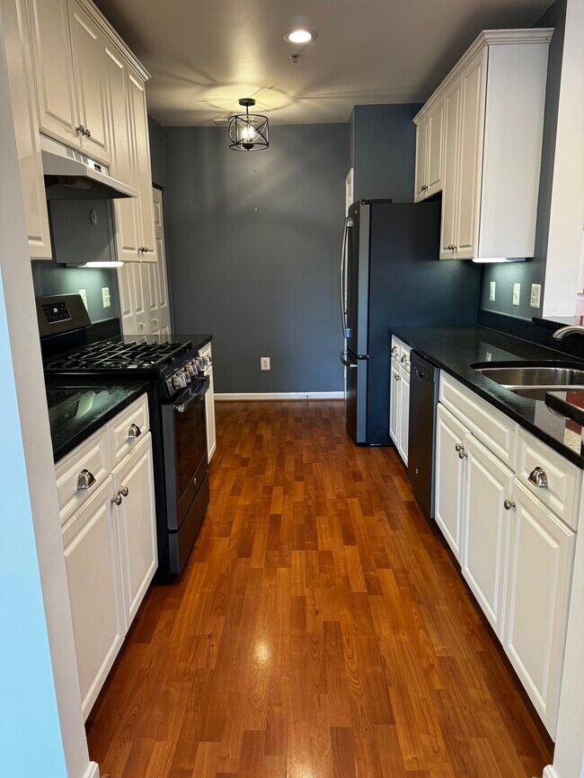 Building Photo - 43114 Watercrest Square