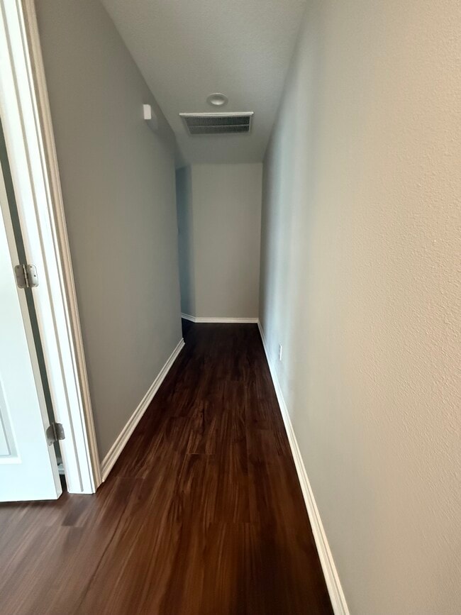 Building Photo - 208 5th St