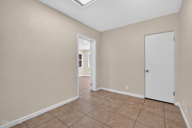 Building Photo - 1007 E Citrus Wy