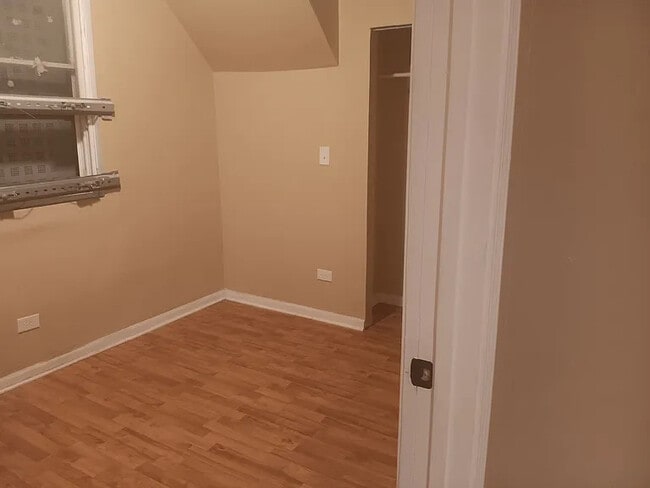 Building Photo - 5005 W Chicago Ave