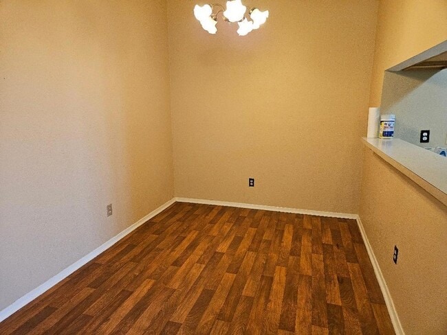 Building Photo - 805 Lexington Rd