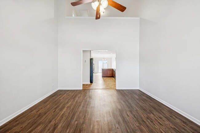 Building Photo - 1067 Muna Ct