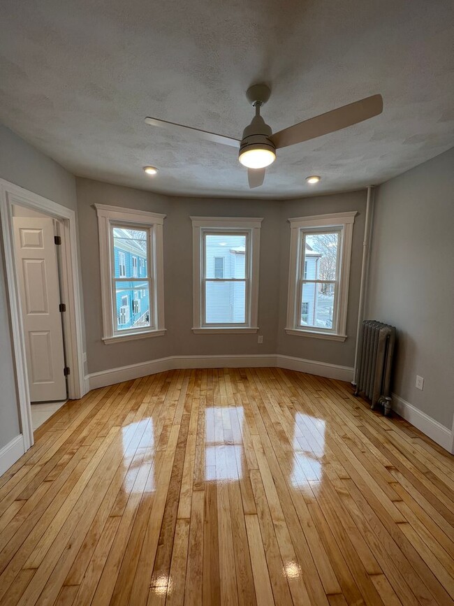 Building Photo - 9-11 Burnham St