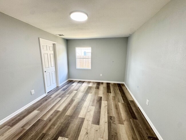 Building Photo - GORGEOUS REMODELED 3BR/2BA Zephyrhills Home with HUGE SCREENED IN PORCH and Shed