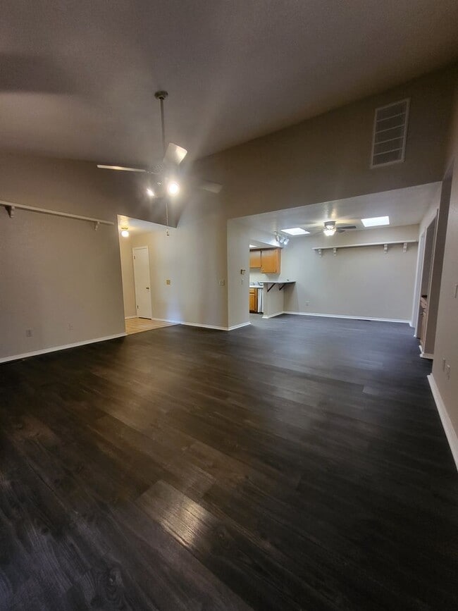 Building Photo - (2) Bed/(2) Bath w/ Storm Shelter Avail NOW!