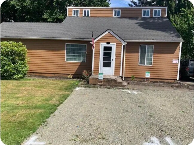 Building Photo - Beautiful River-View Home Near Downtown Warrenton