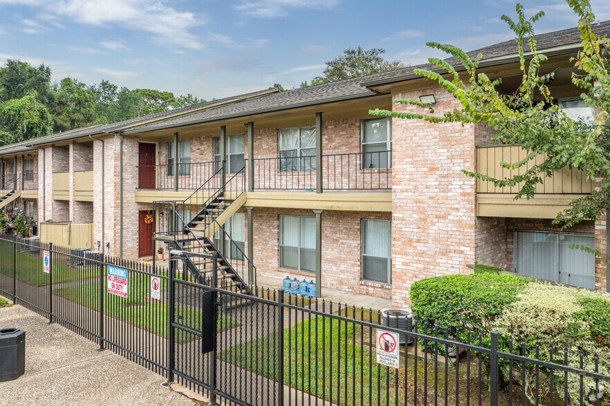High Occupancy Multifamily Community - Brookhollow Apartments
