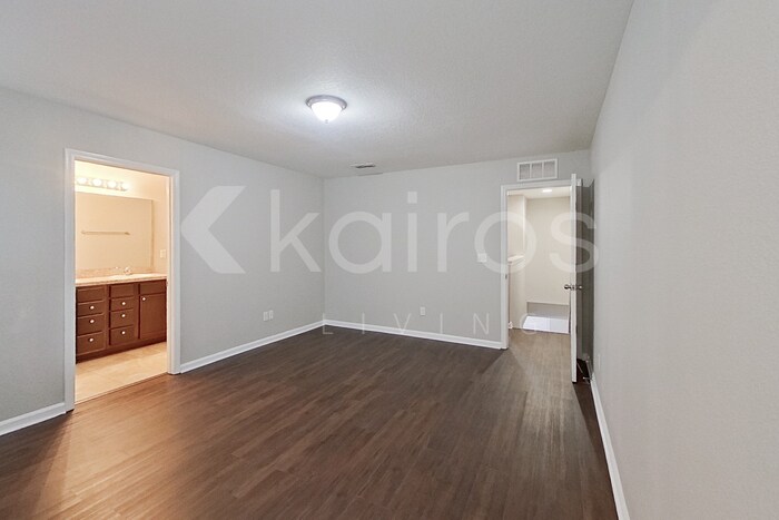 Building Photo - 1335 Mull St