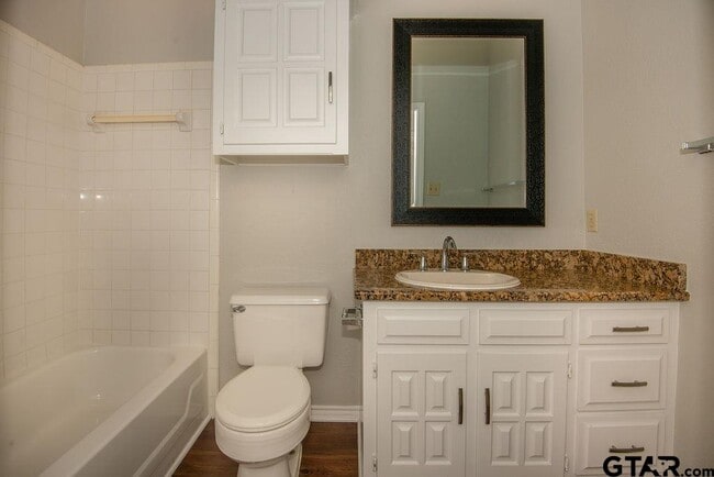 Building Photo - 5903 Hollytree Dr