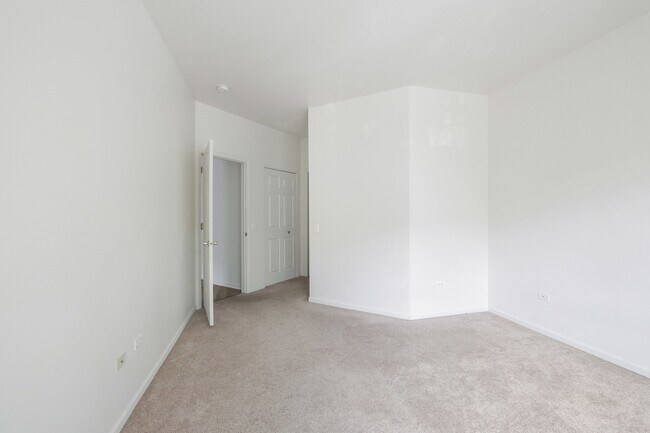 Building Photo - 3317 Stratford Ct