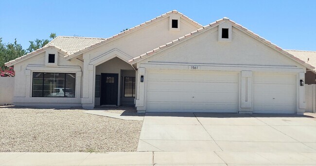 Building Photo - *JUST REMODELED* DONT MISS OUT ON THIS 4 BEDROOM 2 BATH ** PRIME CHANDLER LOCATION
