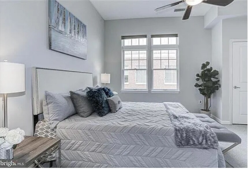 Building Photo - 309 Holland Ln