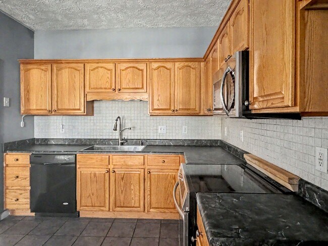 Building Photo - 7701 Redwood Ave