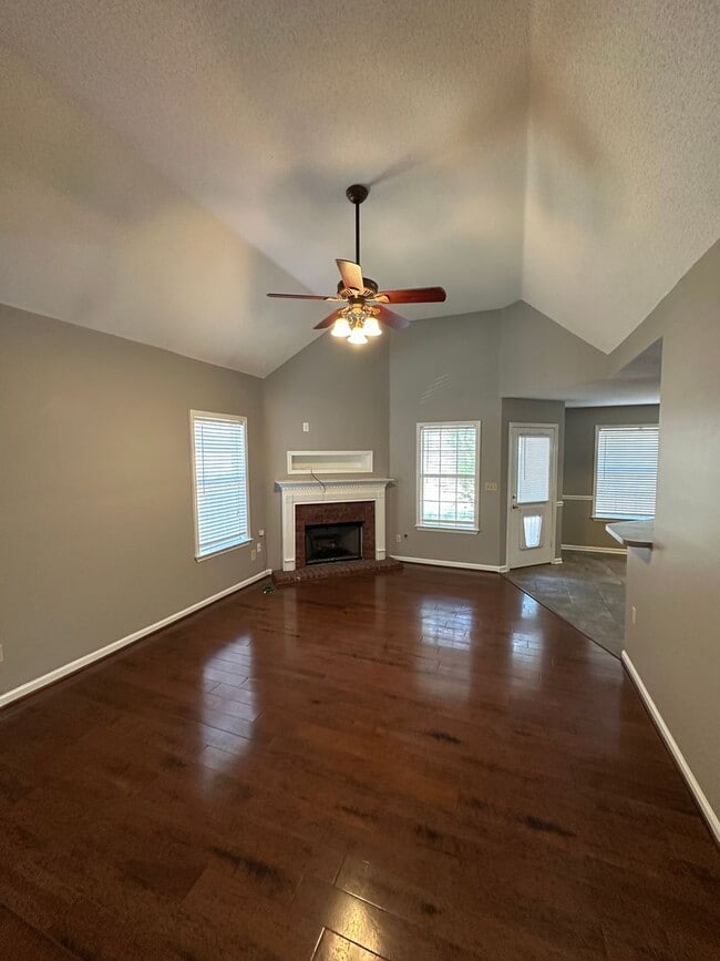 Building Photo - Beautiful 3 Bedroom/2.5 Bath Home on Quail...