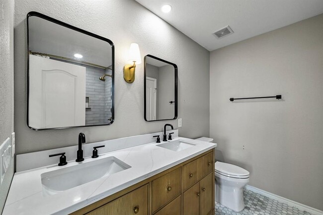 Building Photo - 214 Briarwood Dr