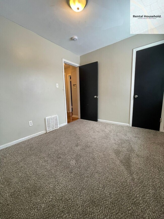 Building Photo - Beautiful 4 Bedroom Bungalow- Just $1300 a month