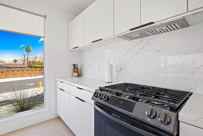 Building Photo - 38951 Bel Air Dr