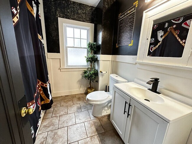 Building Photo - Charming Cleveland Heights Home in Prime Location