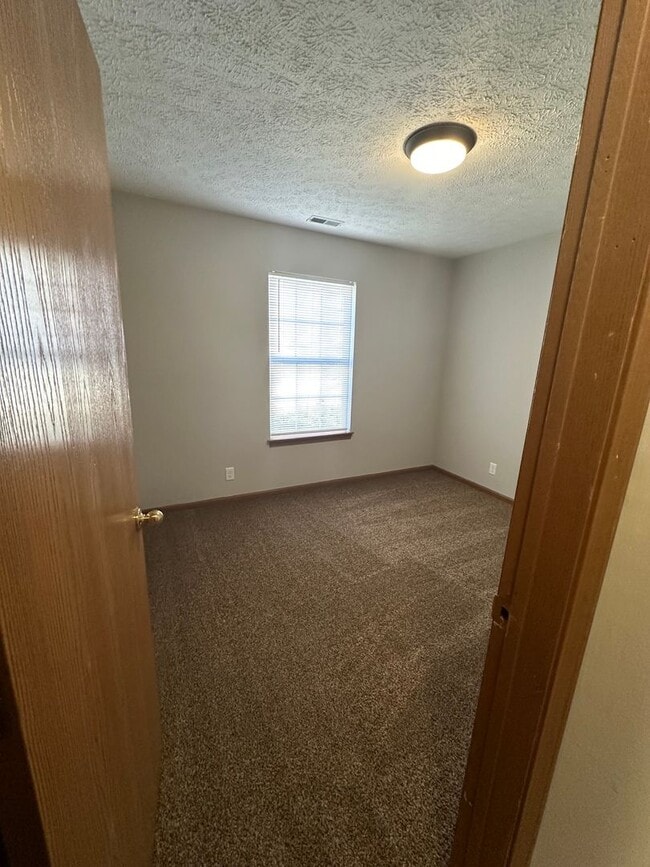 Building Photo - 1828 Starks Cir