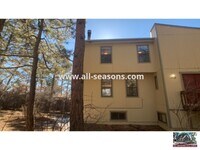 Building Photo - Charming multi-story duplex unit, nestled ...
