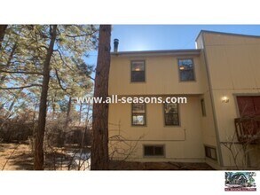 Building Photo - Charming multi-story duplex unit, nestled ...