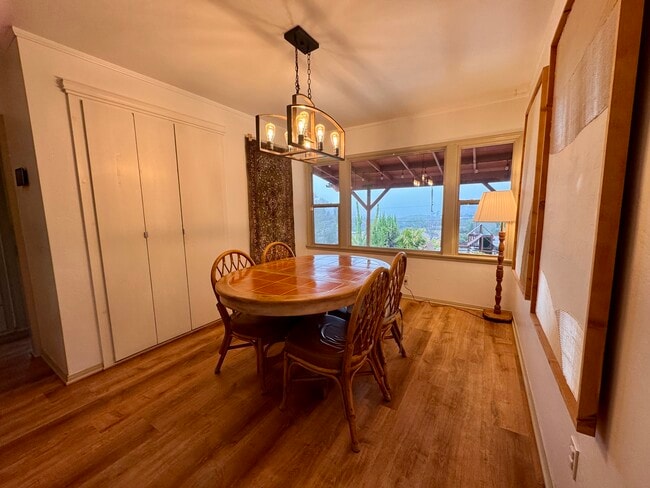 Building Photo - 221 Sage Rd