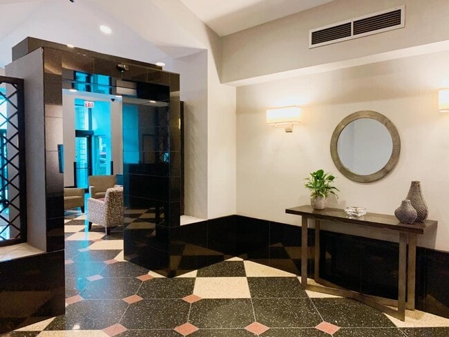 Building Photo - 111 W Maple St