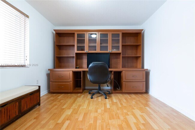 Building Photo - 10017 W Okeechobee Rd