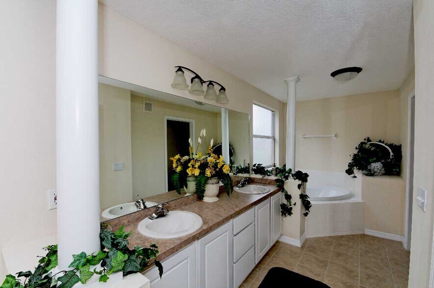 Building Photo - 2683 Emerald Lake Ct