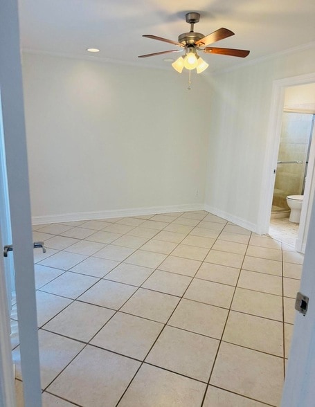 Building Photo - 1005 Manor Dr
