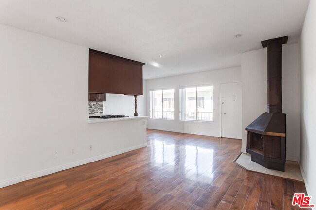 Building Photo - 420 Raymond Ave