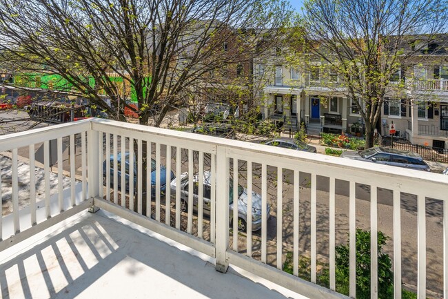 Building Photo - Recently Renovated Row House - H St Corrid...