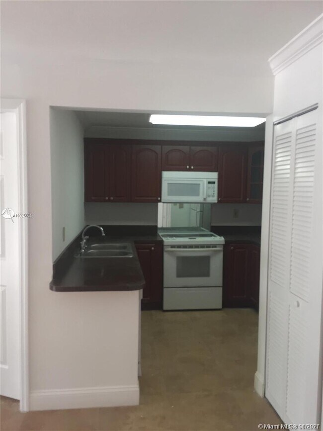 Building Photo - 3561 SW 117th Ave