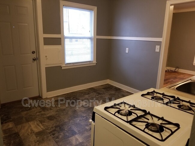 Building Photo - 650 Oakdale St SE