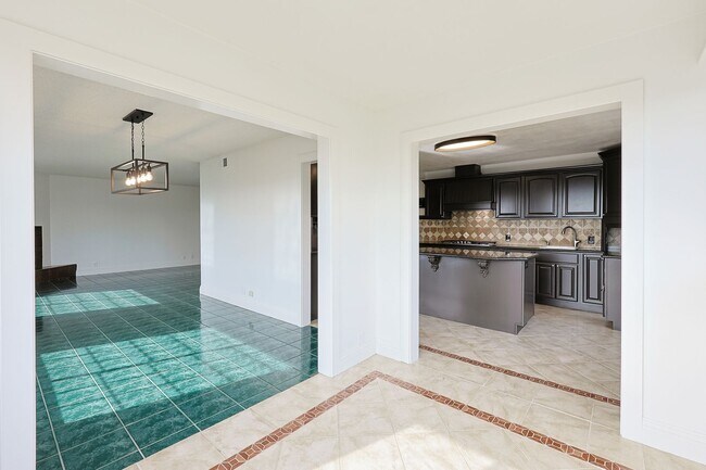 Building Photo - Spacious 4 Bed / 3 Bath Home in Desirable Nebo Hill – La Mesa (3,056 Sq Ft)