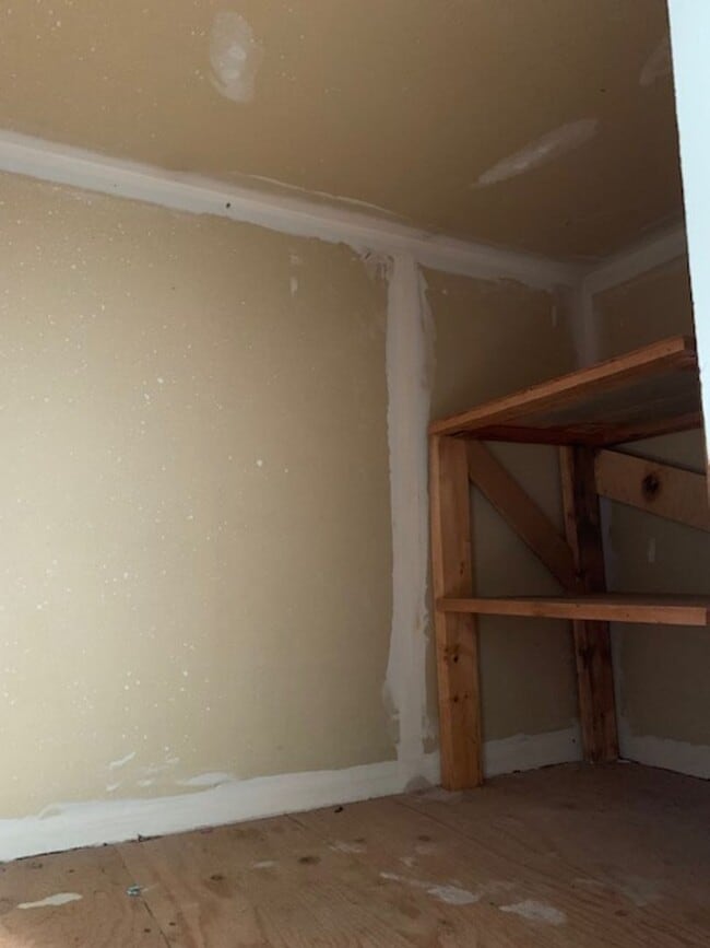 Building Photo - Beautiful 4 Bedroom Quad Level Located in Buffalo Ridge!!!!