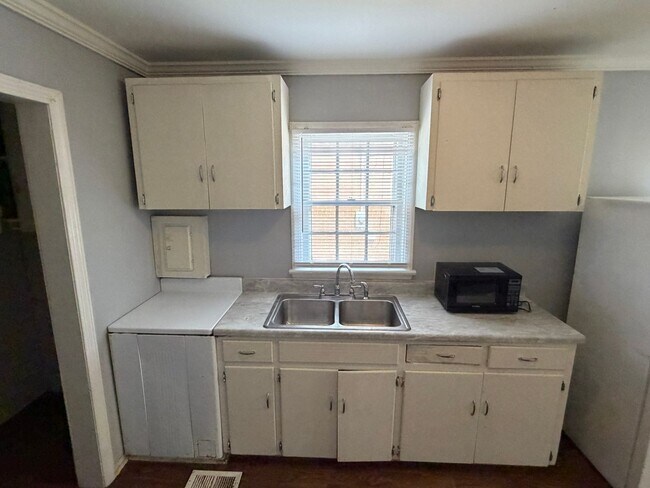 Building Photo - 1416 Rosewood Ave