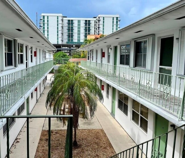 Building Photo - 1824 Monroe St