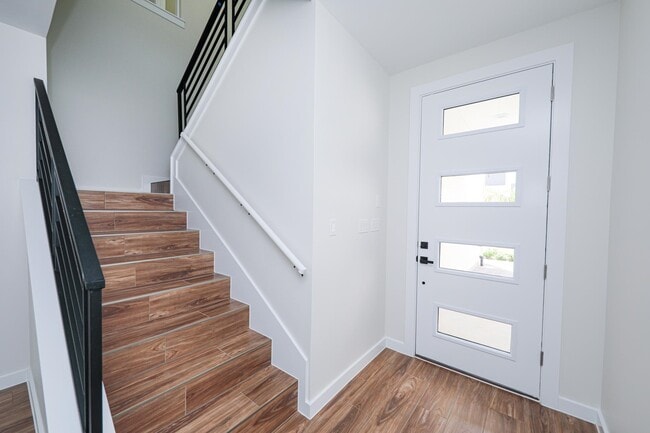 Building Photo - 7525 Cresta Bella St