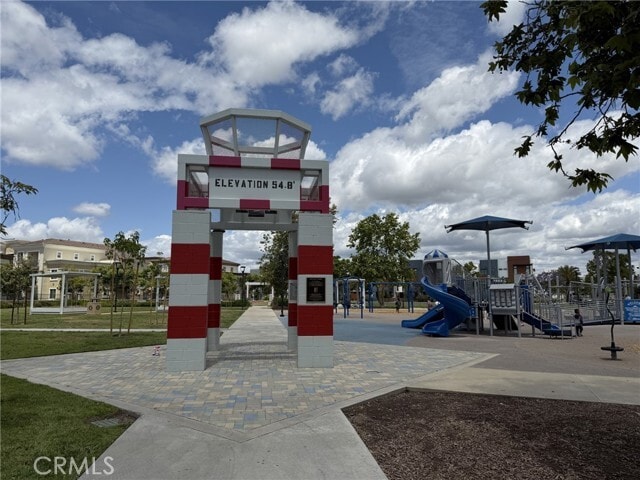 Building Photo - 400 Transport