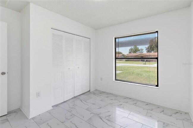 Building Photo - 406 Long Dr