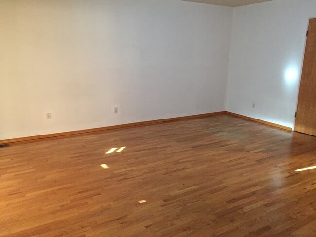 Building Photo - Darling Home in Historic Yakima Neighborhood