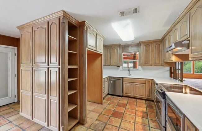 Building Photo - 5710 Glasgow Ln